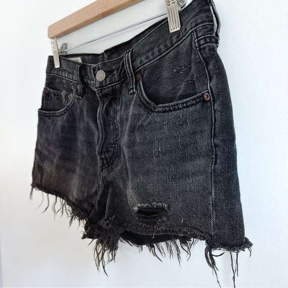 Levi’s 501 Women’s in Fun Night Mid Rise Black Cut-Off Shorts - Size 27 - Picture 2 of 7